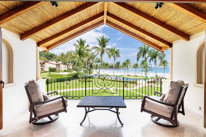 Stay 24 - Newly Renovated Beachfront Villa at The