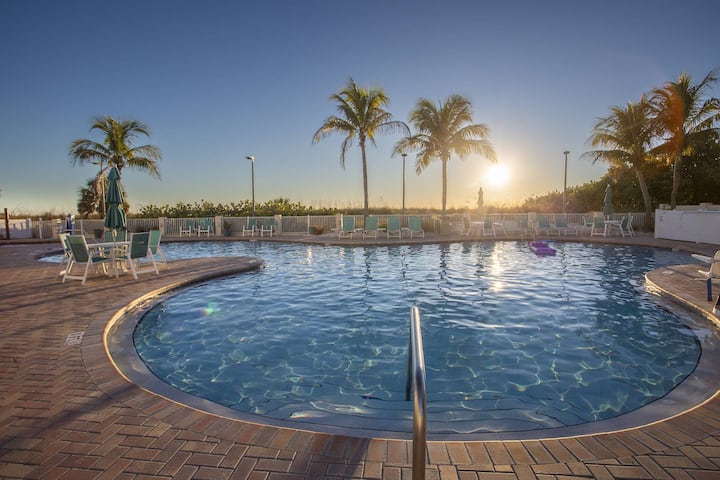 Leave Your Worries Behind! Premier Beachfront - Treasure Island, FL