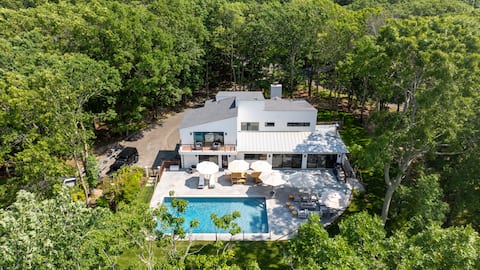 Successful Airbnb property: 5BR/5.5BA: Southampton, heated pool, brand new in Long Island