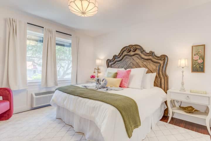 The Ivory Pearl - Manteo, NC