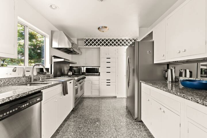 Sea Serenity, Coastline Views and Pool gallery image 5