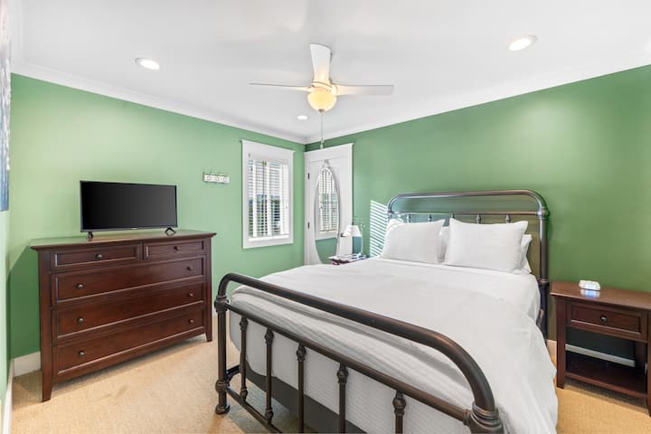 Guest Room 2 sleeps up to 2 in a Queen Bed