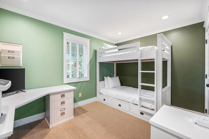 Guest Room 4 - sleeps up to 2 in a Twin over Twin Bunks