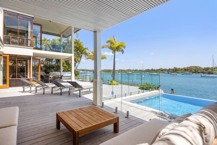 Riverside Elegance on Noosa Parade gallery image 2