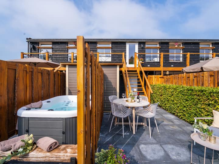 Luxurious stay with a sauna and a whirlpool