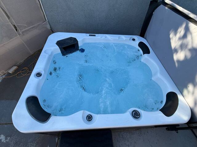 Vegas Staycation Pool+Hot Tub | BBQ | Strip Close gallery image 5