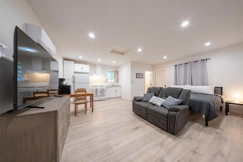 Studio in Safe Neighborhood.