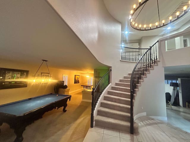 The Vegas Villa gallery image 2