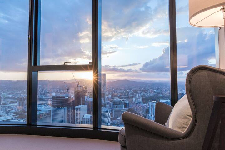 2BR Luxury Skytower |Views|CBD|Pool|Gym|Netflix gallery image 3