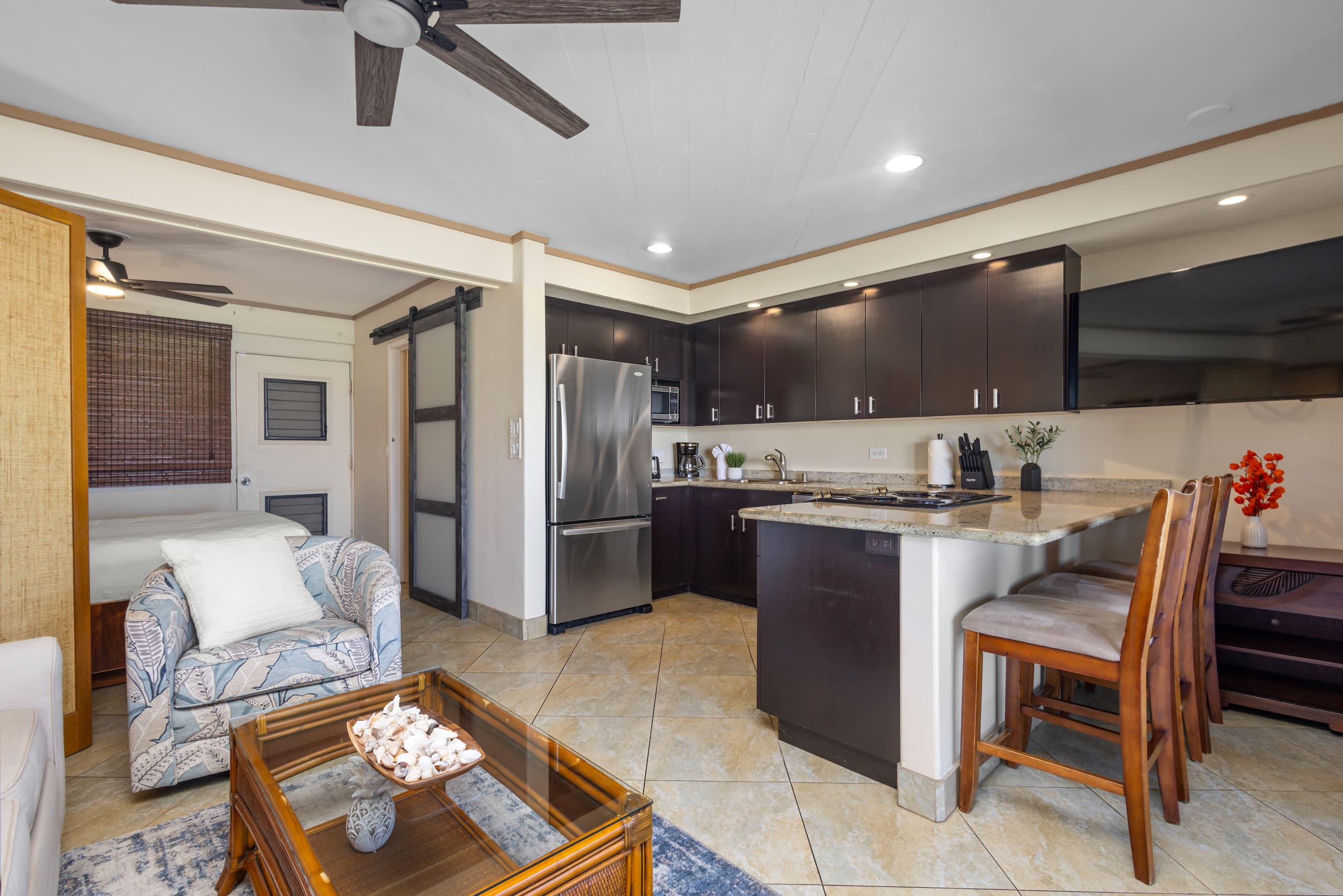 Direct Oceanfront Beach Pohailani Studio - Image 9