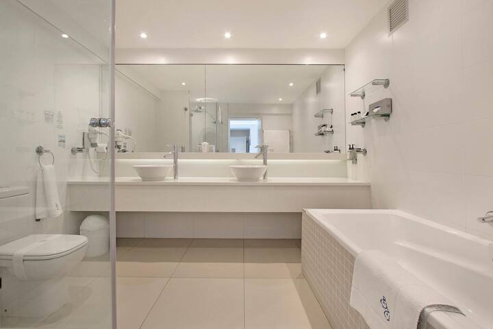 Neptune Penthouse Bantry Bay gallery image 5