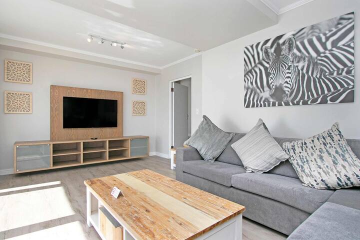 Neptune Penthouse Bantry Bay gallery image 4
