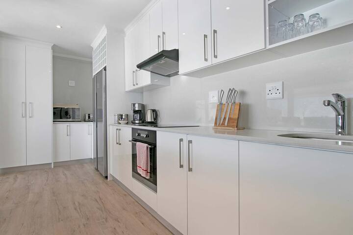 Neptune Penthouse Bantry Bay gallery image 3