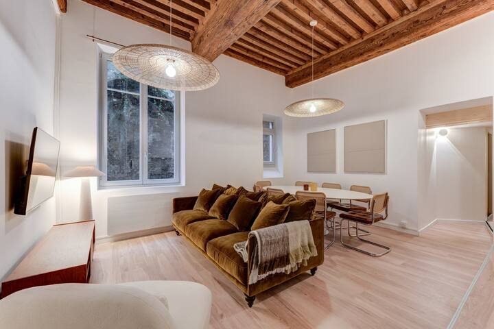 Nocnoc Le Balme -12p, 6 ch, place Louis Chazette