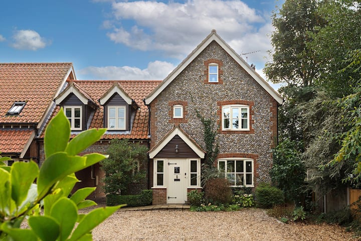 Housemartin, A Comfortable Home From Home! - Blakeney