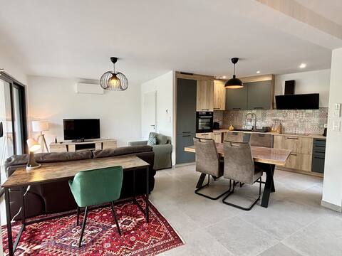 Designer apartment with beautiful terrace!