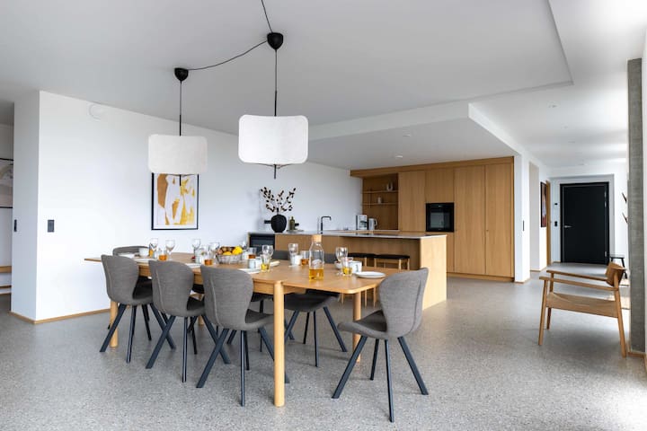 Beautiful 3BR Apartment w. Large Terrace