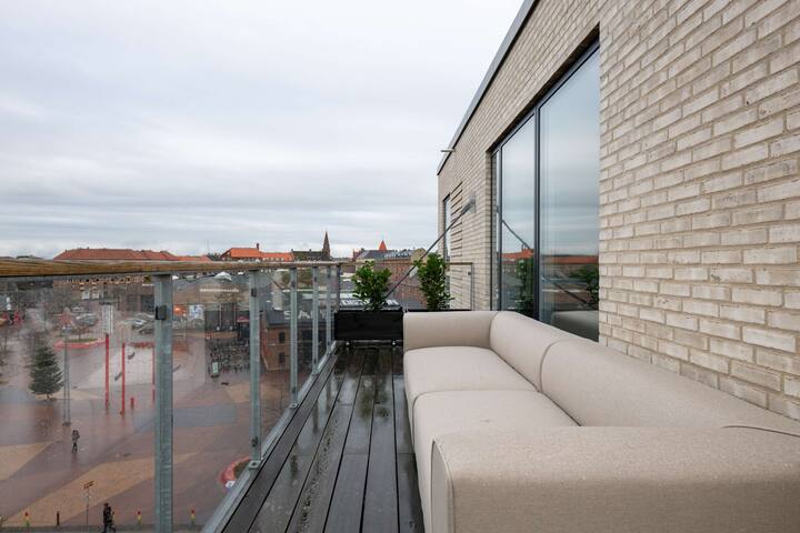 Superior 2BR Apartment with Terrace in Urban Area gallery image 5