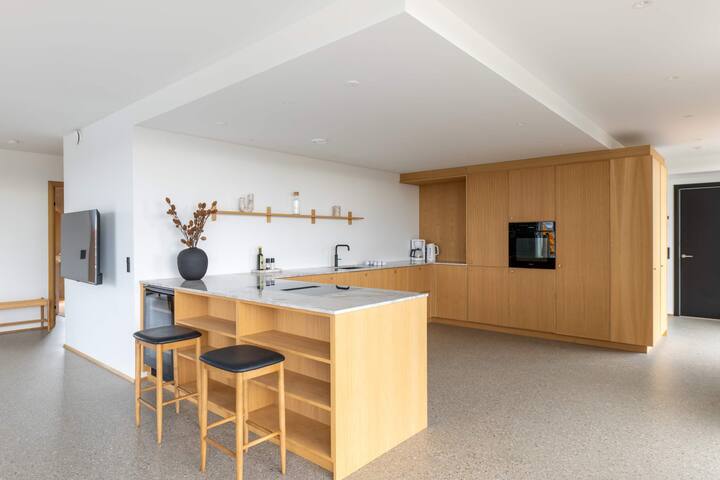 Superior 2BR Apartment with Terrace in Urban Area gallery image 3