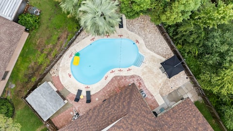 Top Airbnb: Golden Spike Oasis I Heated Pool in Jacksonville