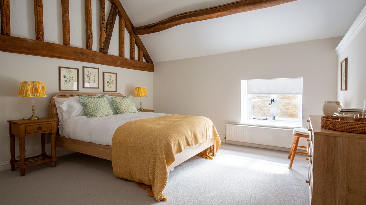 Თავდაპირველი მახასიათებლები ნაჩვენებია მეორე საძინებელში