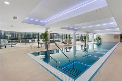 Elegant Apartment with communal pool and gym!
