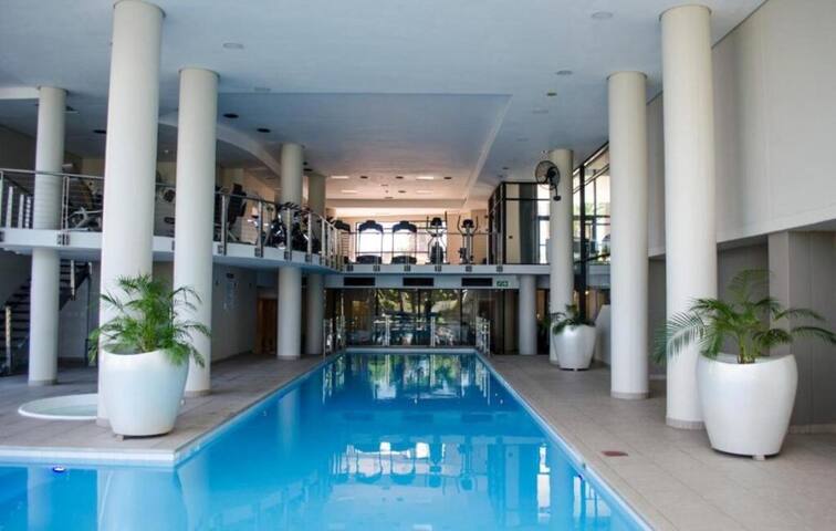 Luxurious 3BR Retreat Pool, Spa & Panoramic Views gallery image 3