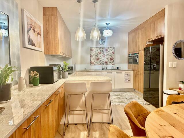 Luxurious 3BR Retreat Pool, Spa & Panoramic Views gallery image 2