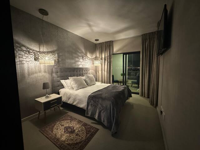 Luxurious 3BR Retreat Pool, Spa & Panoramic Views gallery image 4