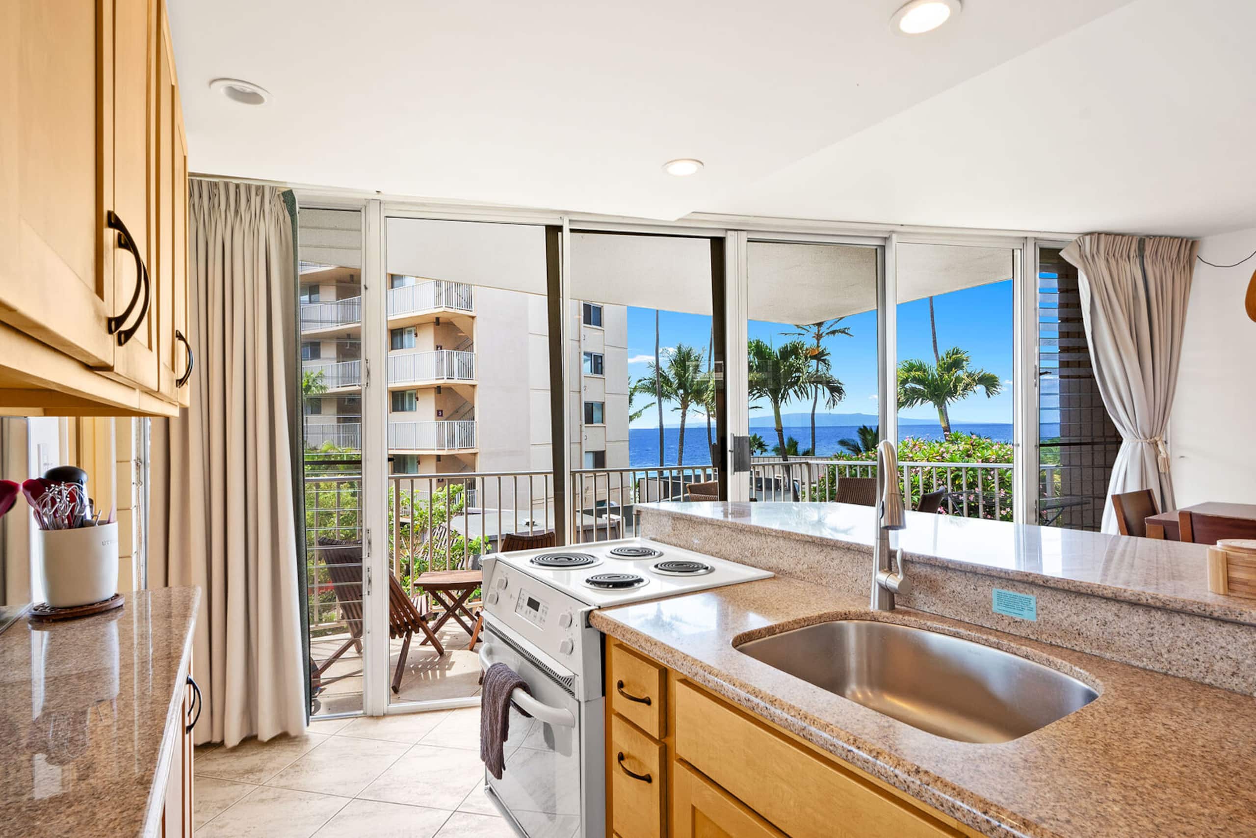 Condo in Kihei · ★5.0 · 2 bedrooms · 4 beds · 2 private baths - Image 6