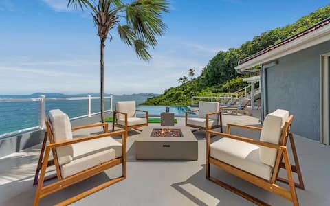 Gorgeous Villa Maxine- 5 Bdrm on Famous Peterborg