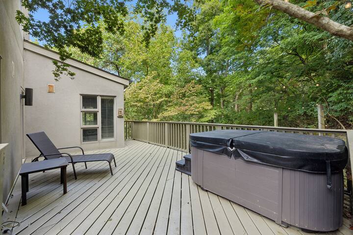 Luxury in Belle Meade | Mansion with Hot Tub gallery image 5