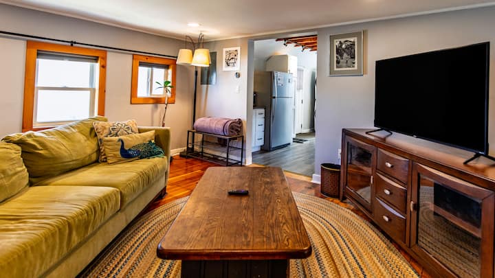 Private Renovated Apt W Washerdryer Near Dwntwn! - Burlington, VT