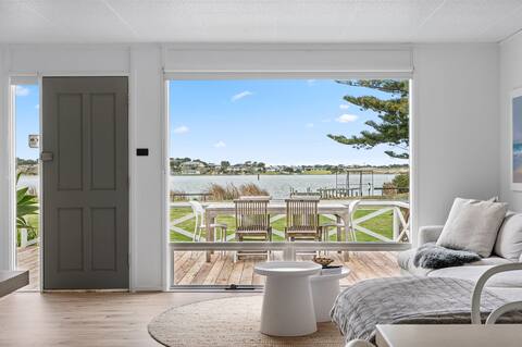 Percys Place- Waterfront, pet and family friendly