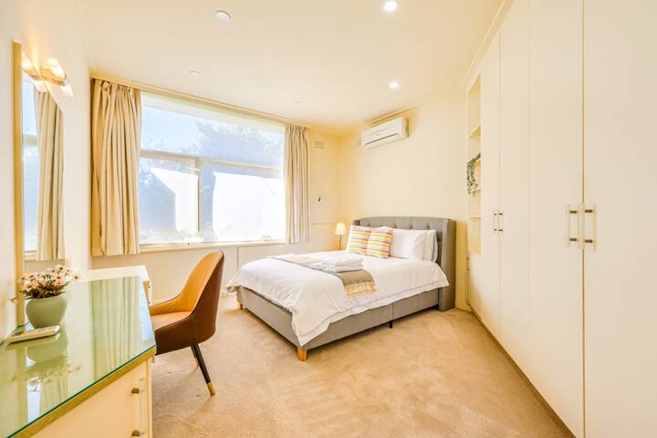 StayAU Mckinnon Spacious House with Pool gallery image 4