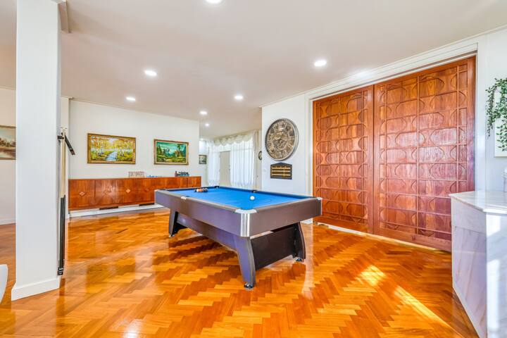 StayAU Mckinnon Spacious House with Pool gallery image 2