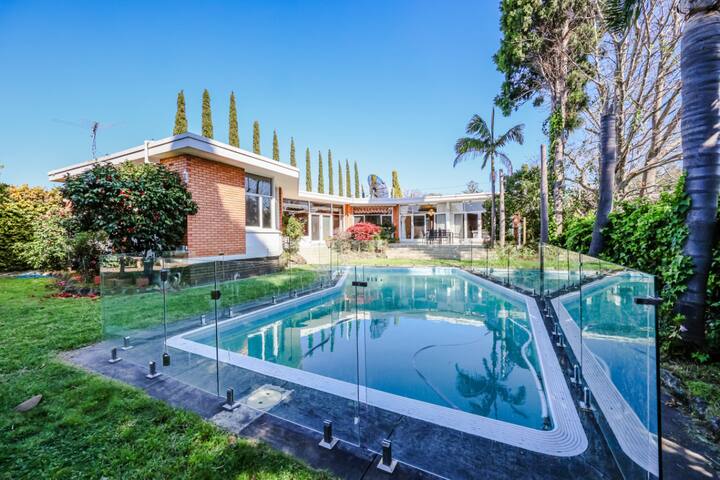 StayAU Mckinnon Spacious House with Pool gallery image 5