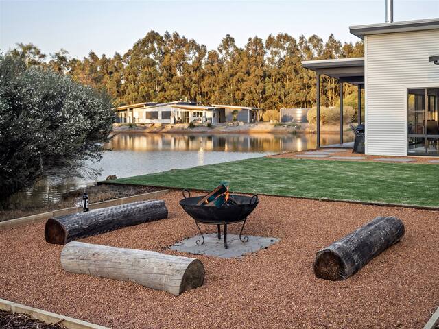 Lang Chalet—Vineyard Bliss on the Waterfront gallery image 5