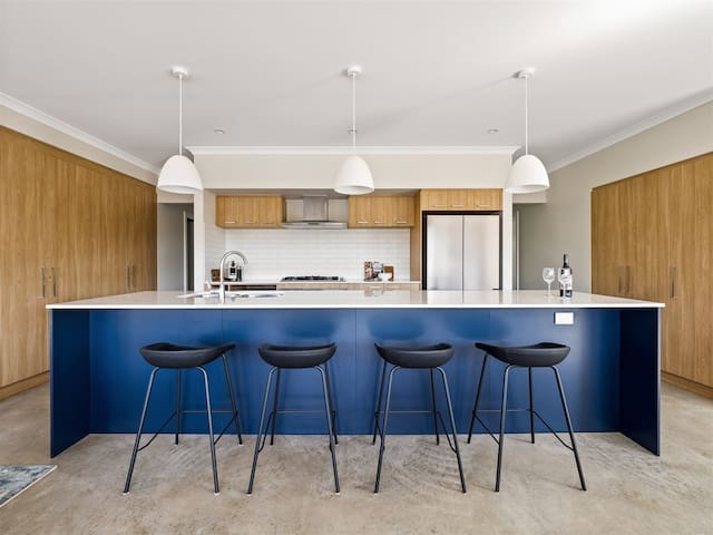 Lang Chalet—Vineyard Bliss on the Waterfront gallery image 4