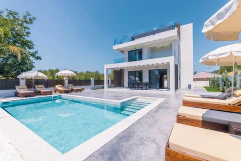 Villa Infinity Theo