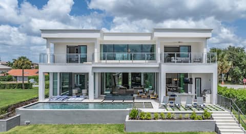 Exquisite Waterfront 6-Bed Home Naples, Pool/Spa