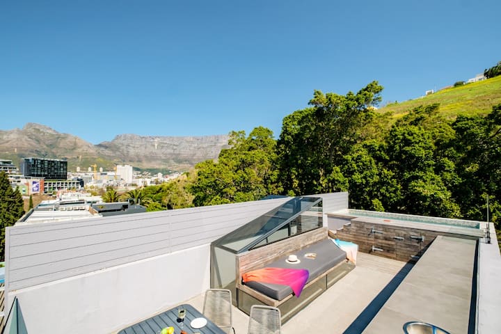 Ultimate Escape in Vibrant De Waterkant at Ishani