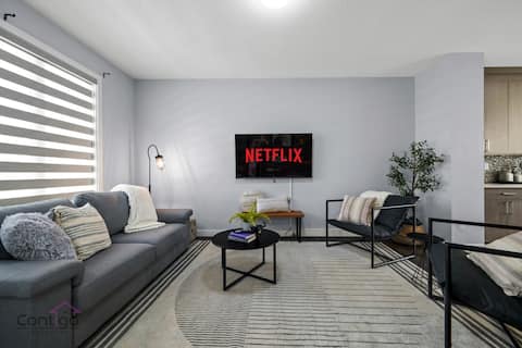 Top Airbnb: Spacious 6BR Near Rogers & Stadium | Garage | Yard in Mc Cauley