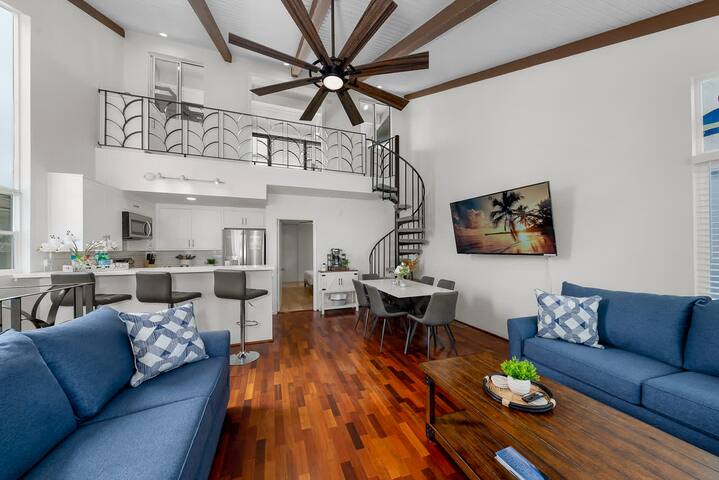 Sunny Beach Escape – Steps to Ocean & Bay