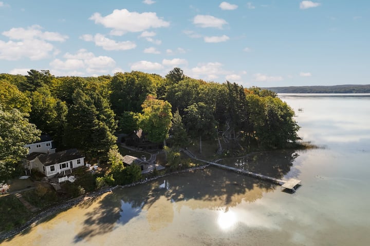 New Rental! White Bear On Little Glen Lake - Empire Beach, MI