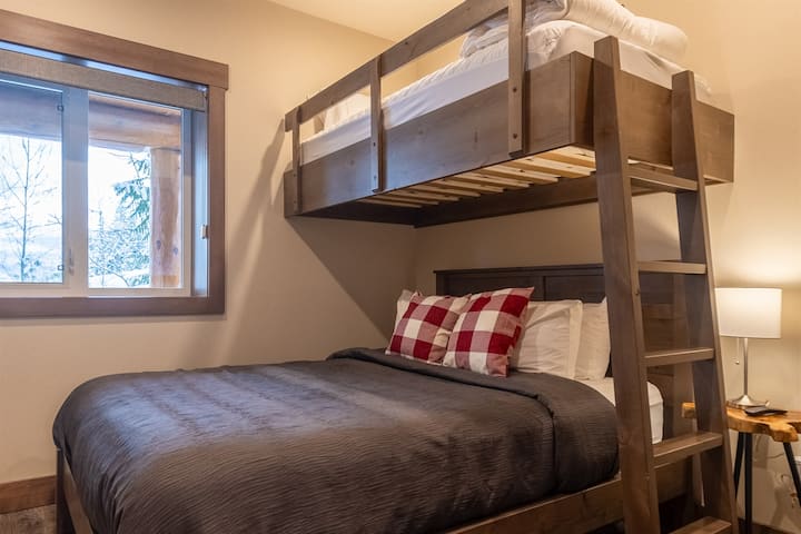 Queen / Twin Bunk l Lower Level