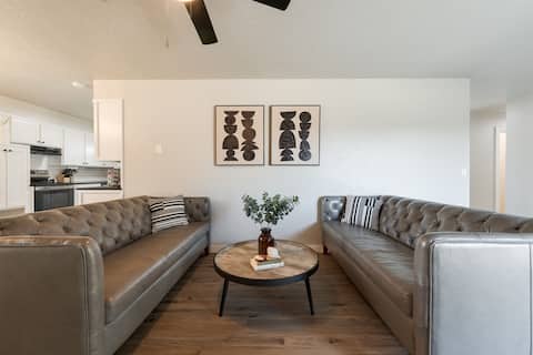 Village Luxe 5BR plus Bunk Room Sleeps 14