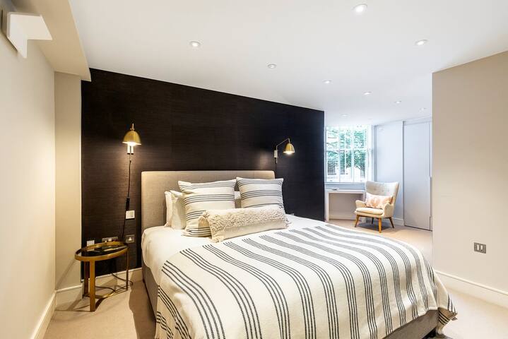 Pepys House: A Modern Touch of History gallery image 5