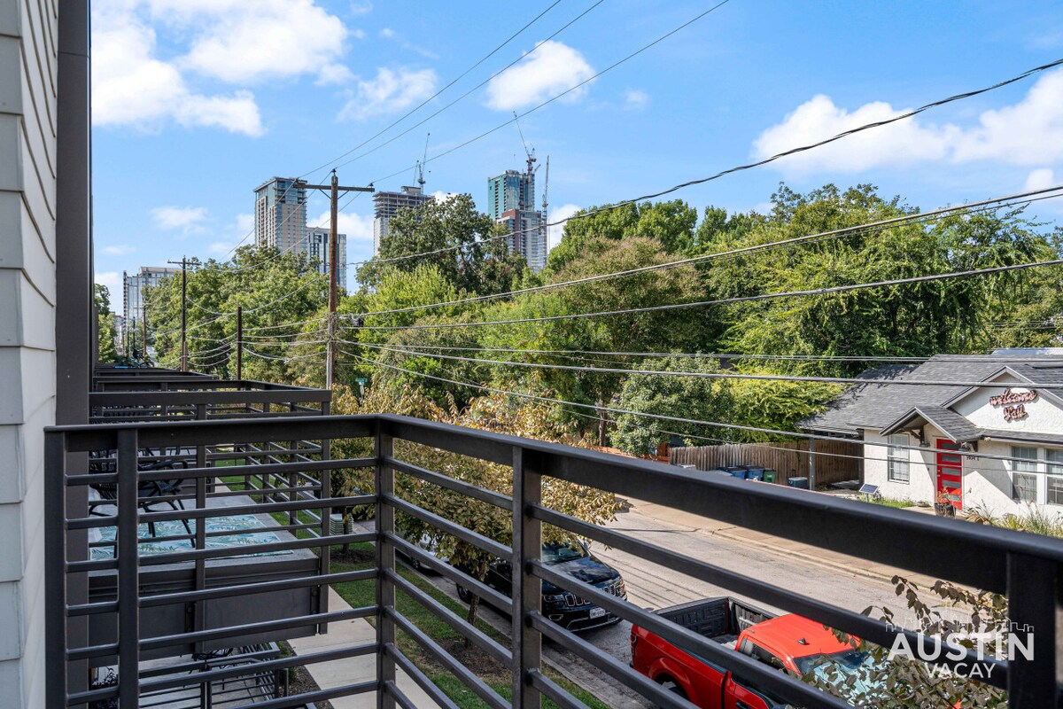 Vibrant Austin Studio | Balcony + Parking + Wi-Fi