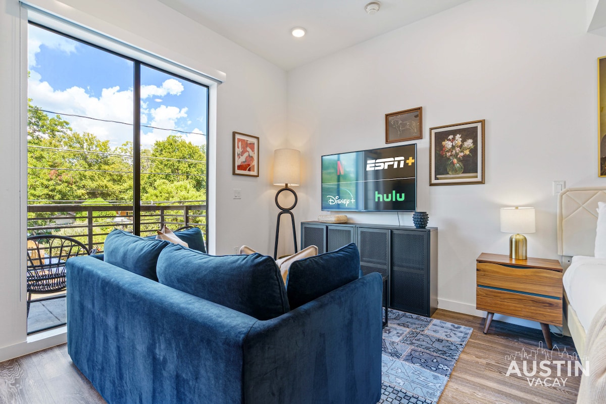 Vibrant Austin Studio | Balcony + Parking + Wi-Fi
